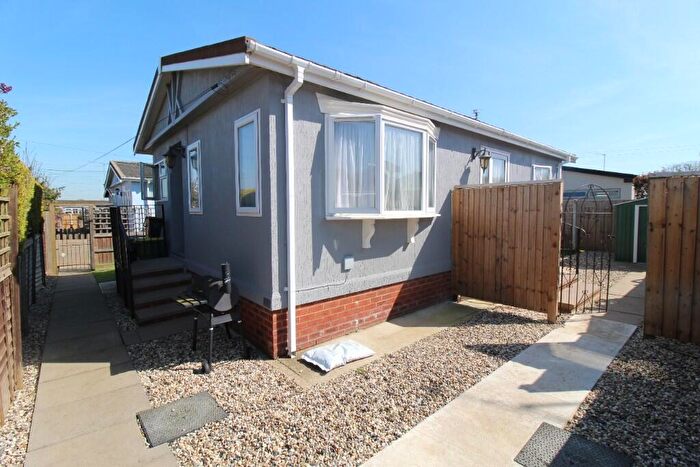 2 Bedroom Park Home For Sale In Hockley Park, Lower Road, Hockley, Essex, SS5