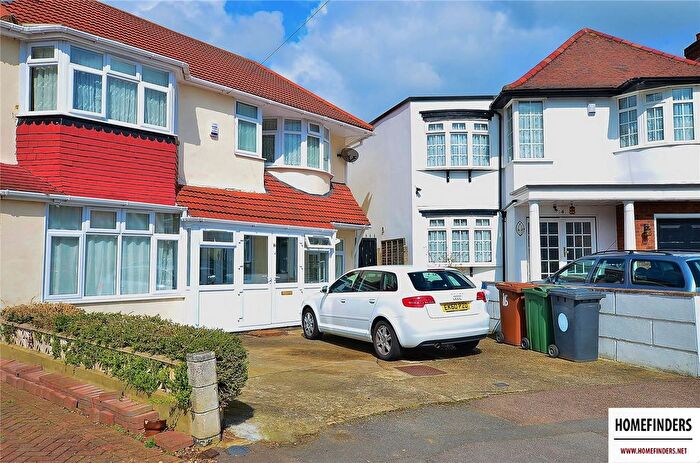 1 Bedroom Flat To Rent In Daphne Gardens, Chingford, E4