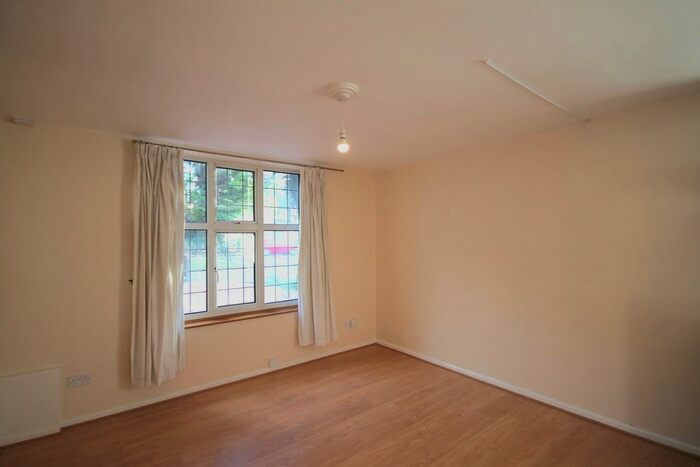 1 Bedroom Flat To Rent In Cheam Road, Sutton, Surrey, SM1