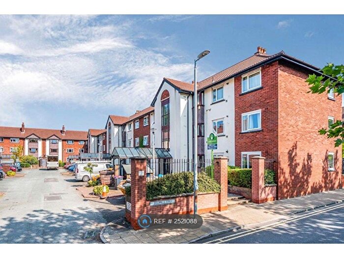 3 Bedroom Flat To Rent In Squires Court, Salford, M5