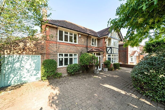 4 Bedroom Detached House For Sale In Broxbourne Road, Orpington, BR6