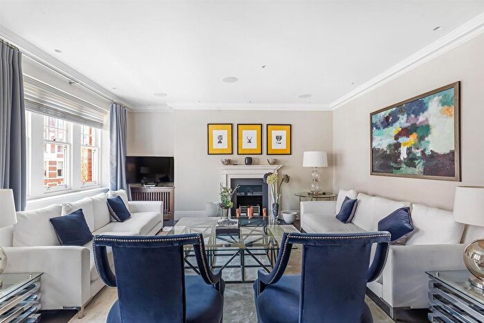 4 Bedroom Flat To Rent In Cadogan Gardens, London, SW3