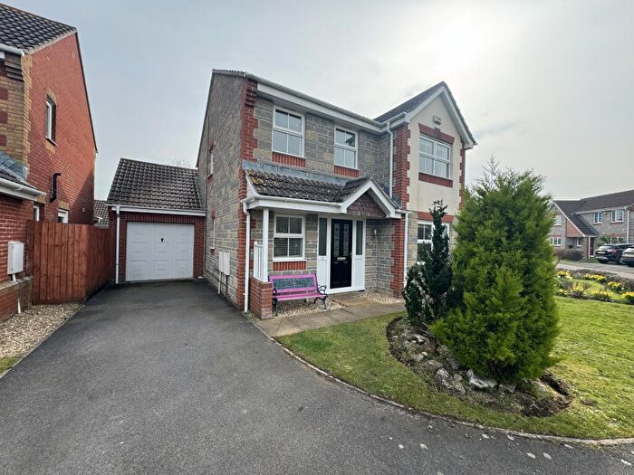 4 Bedroom Detached House To Rent In Smallmoor Chase, Walton, BA16