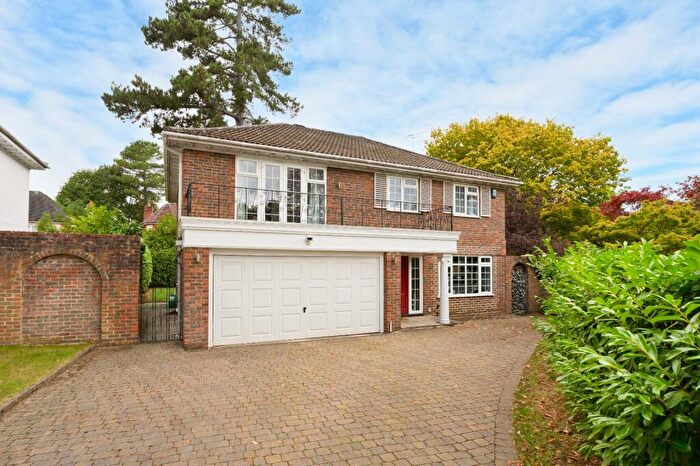 5 Bedroom Detached House For Sale In Farleton Close, Weybridge, Surrey, KT13