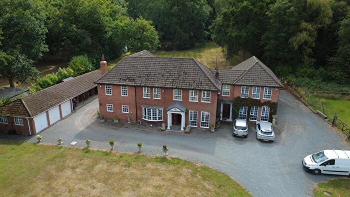 5 Bedroom Detached House For Sale In Hardwick Wood, Hardwick Wood, Wingerworth, S42