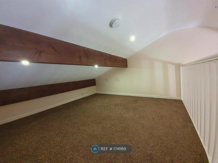 1 Bedroom Flat To Rent In Shamrock House, Pudsey, LS28