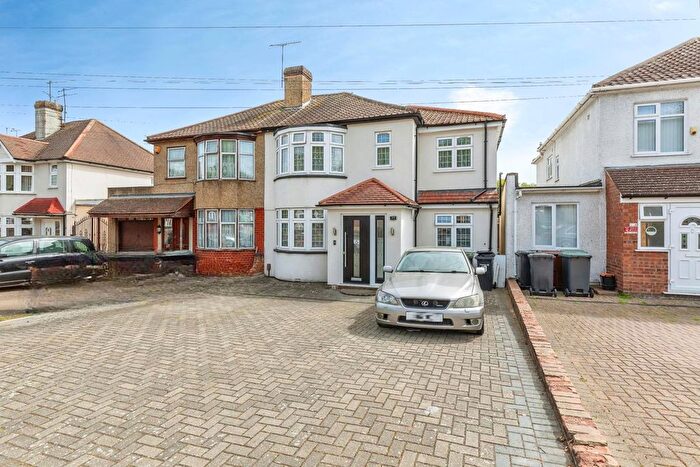 4 Bedroom Semi Detached House For Sale In Valley Drive, Gravesend, Kent, DA12