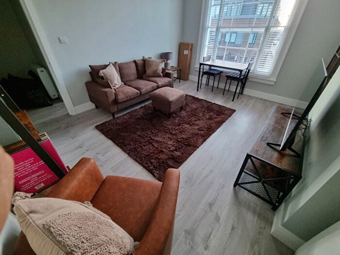 1 Bedroom Flat To Rent In St Cuthbert`S Street, Bedford, Bedfordshire, MK40
