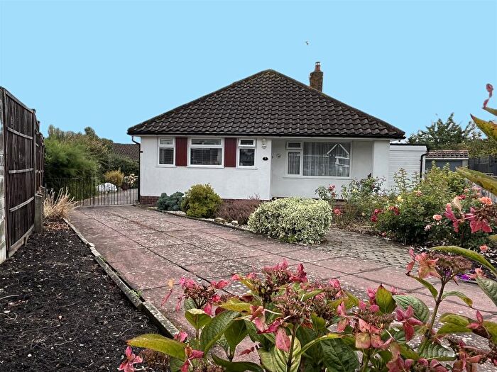2 Bedroom Detached Bungalow For Sale In Brookside Avenue, Polegate, BN26