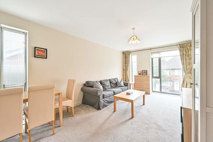 3 Bedroom Flat To Rent In Ajax Avenue, Colindale, London, NW9