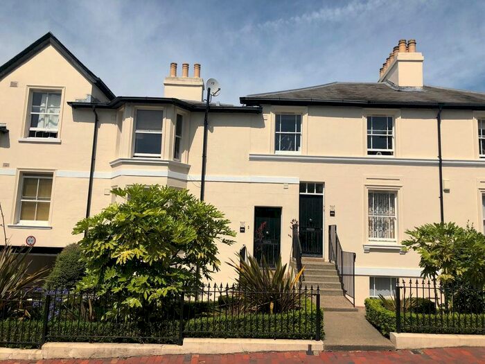 1 Bedroom Flat To Rent In Garden Road, Tunbridge Wells, Kent, TN1