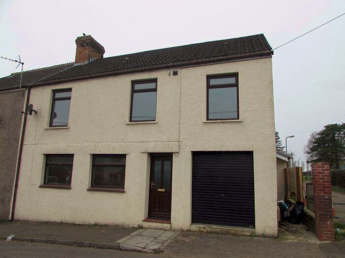 4 Bedroom House To Rent In High Street, Heol Y Cyw, Bridgend, CF35