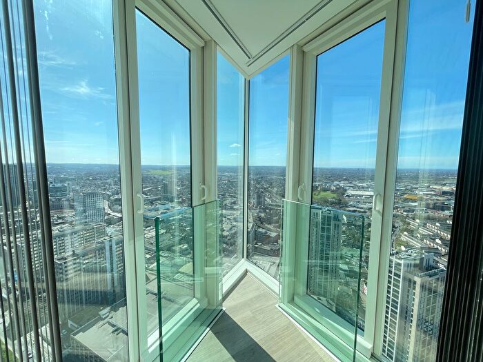 2 Bedroom Flat To Rent In Saffron Central Square, Croydon, CR0