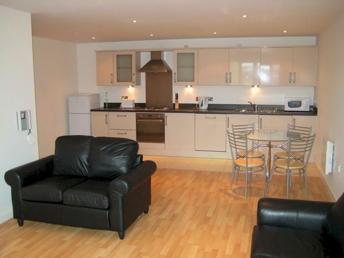 2 Bedroom Apartment To Rent In Large Masshouse Double Bedroom Apartment With Parking, B5