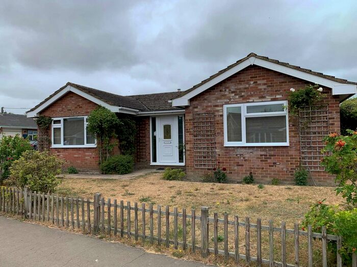 3 Bedroom Detached Bungalow To Rent In Suthmere Drive, Burbage, SN8