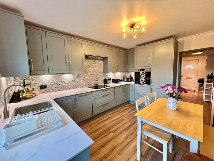 3 Bedroom Semi-Detached House For Sale In Heol-Y-Bardd, Bridgend County Borough, CF31 - Photo 4