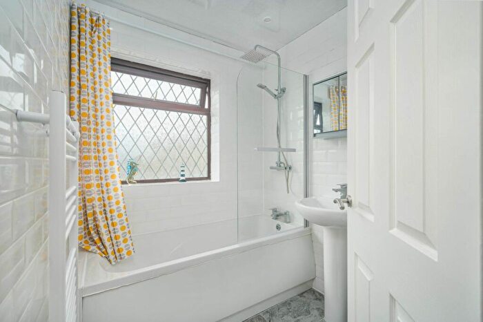 3 Bedroom Detached House For Sale In Hawley Way, Morley, Leeds, LS27