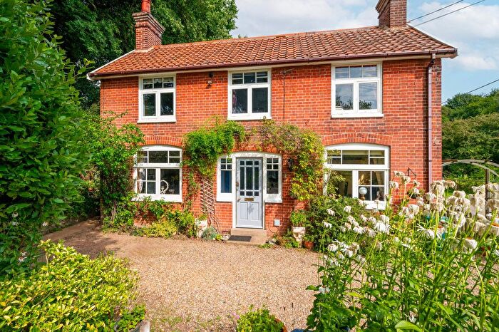 3 Bedroom Semi-Detached House For Sale In Hillside, Roughton, NR11