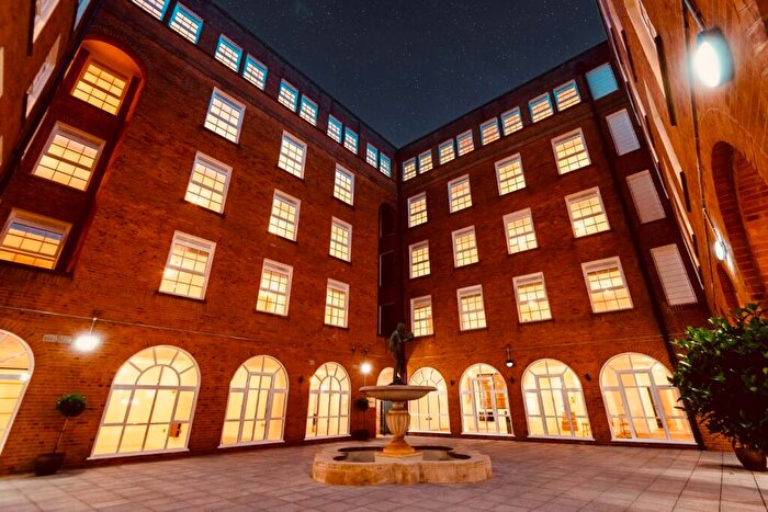 2 Bedroom Apartment For Sale In Fountain Court, Steelhouse Lane, Birmingham, West Midlands, B4