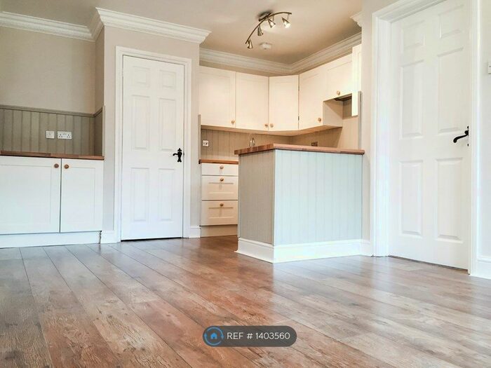 1 Bedroom Flat To Rent In Calcott Park, Yateley, GU46