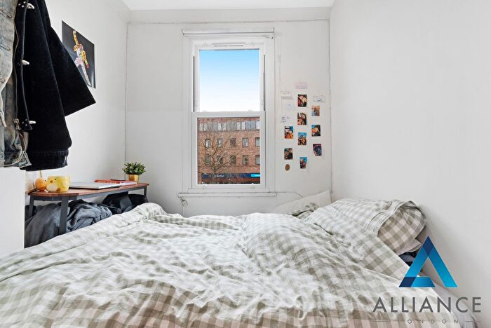 Studio To Rent In A Mile End Road, London, Bow, E1