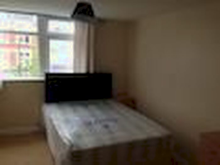 4 Bedroom Flat To Rent In New Cross Road, London, SE14