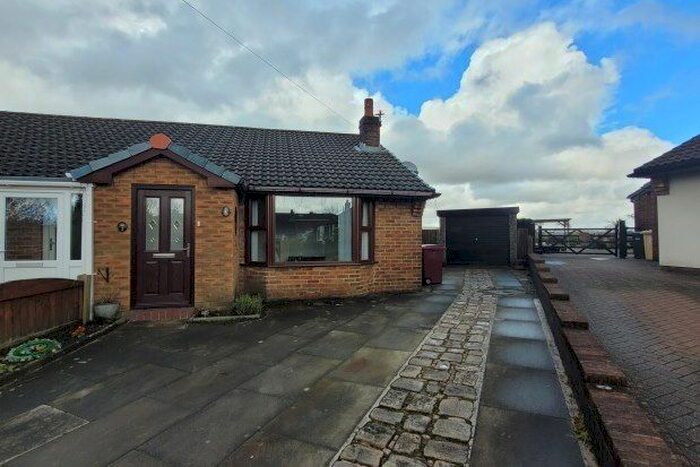 3 Bedroom Bungalow To Rent In Heatons Grove, Bolton, BL5