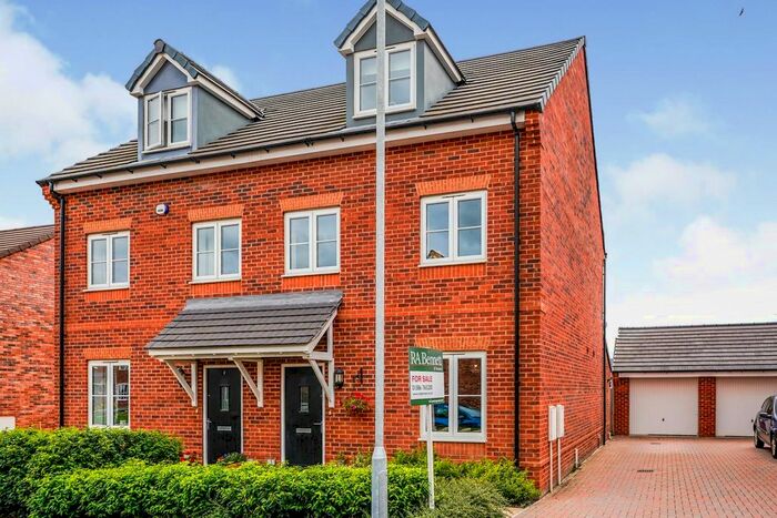 3 Bedroom Semi-Detached House For Sale In Ypres Way, Evesham, Worcestershire, WR11