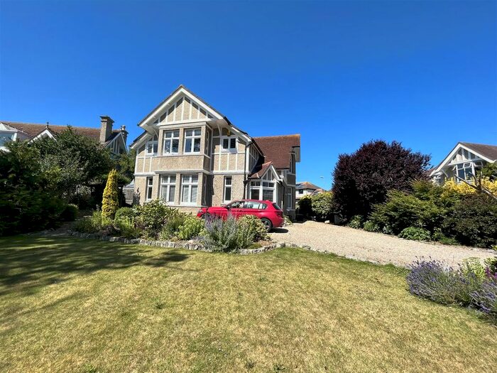 2 Bedroom Flat To Rent In Edgcumbe Avenue, Newquay, TR7