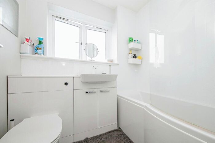 3 Bedroom End Of Terrace House For Sale In Magnolia Drive, Colchester, CO4