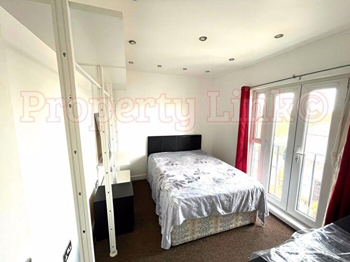 2 Bedroom Property To Rent In Ashburton Avenue, Ilford, IG3
