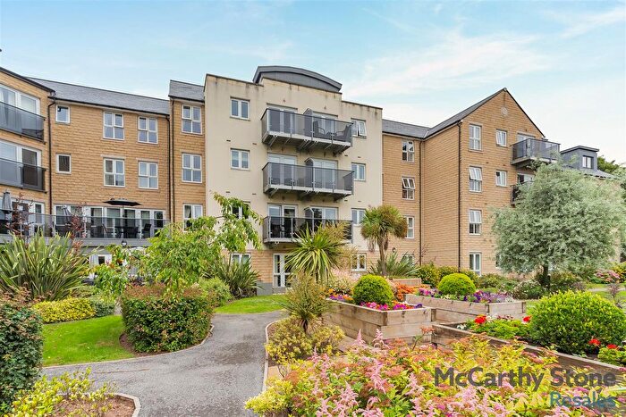 2 Bedroom Flat For Sale In Squirrel Way, Shadwell, Leeds, LS17