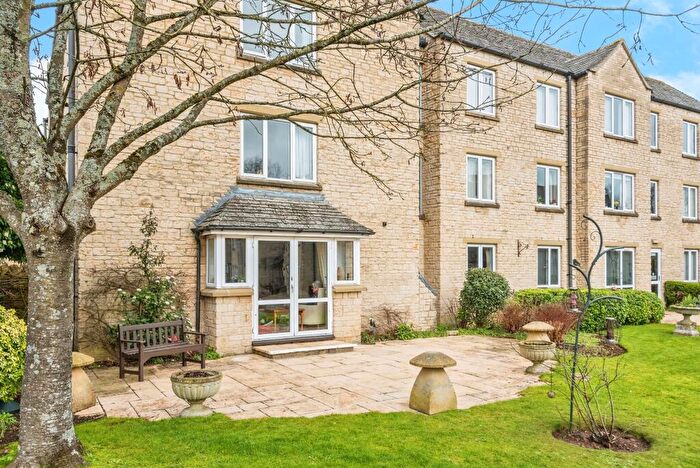 1 Bedroom Apartment For Sale In St. Marys Mead, Witney, OX28
