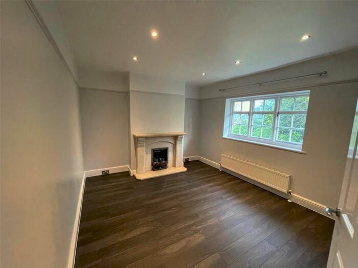 2 Bedroom Flat To Rent In Neale Close, East Finchley, London, N2