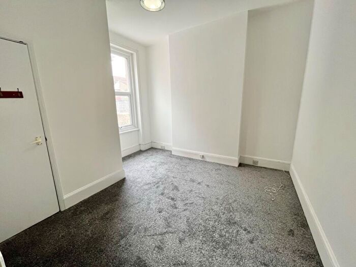 2 Bedroom Apartment To Rent In Toledo Road, Southend On Sea, SS1