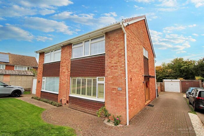 3 Bedroom Semi Detached House For Sale In Vine Crescent, Reading, RG30