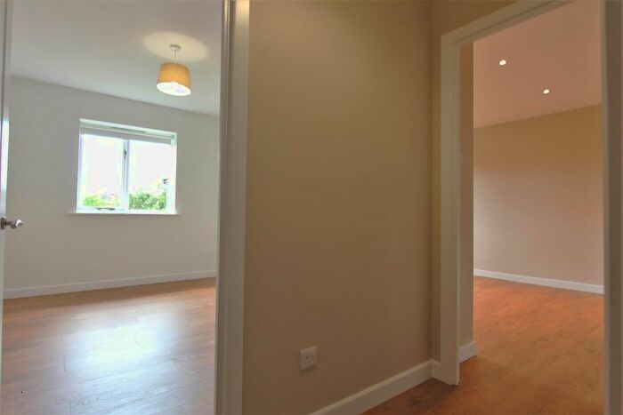 1 Bedroom Flat For Sale In Dalrymple Close, Southgate, N14