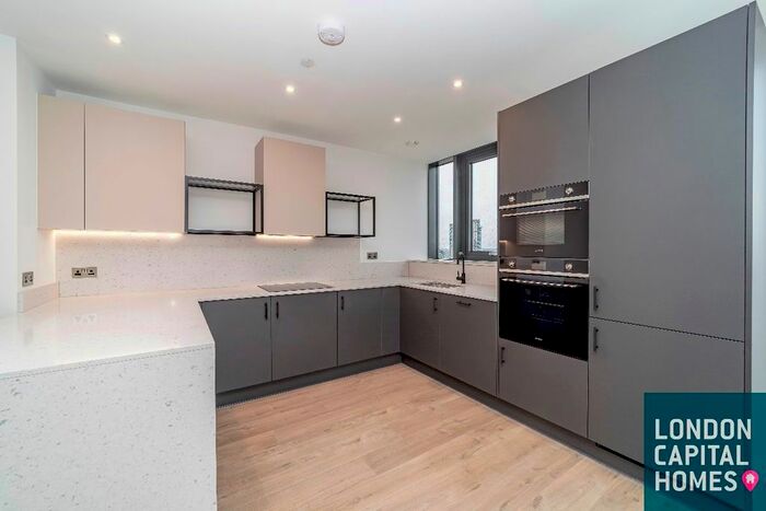 2 Bedroom Flat To Rent In Apartment In Westacre, Woodberry Down, London, N4