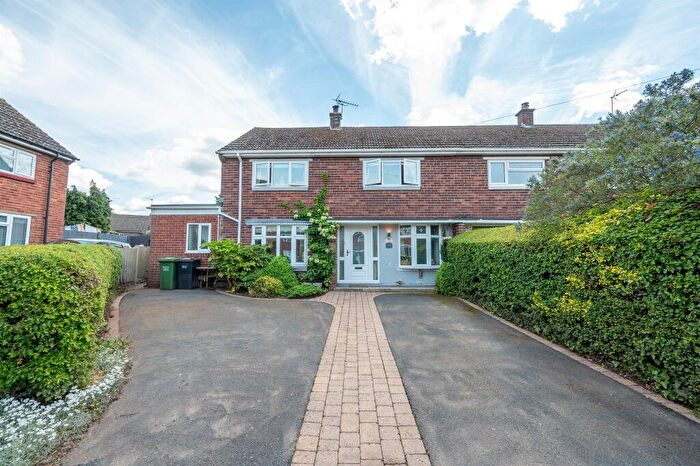 4 Bedroom Semi-Detached House For Sale In Vicarage Road, Stone, Kidderminster, DY10