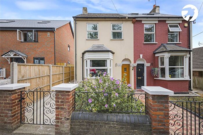 3 Bedroom Semi-Detached House For Sale In Top Dartford Road, Hextable, Kent, BR8