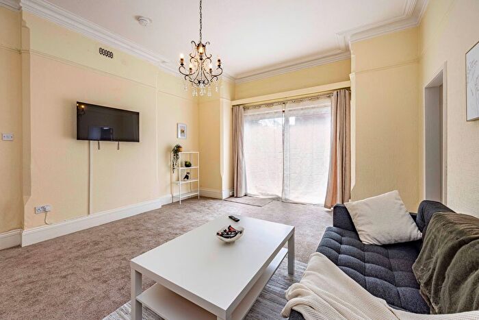 1 Bedroom Flat To Rent In Zulla Road, Nottingham, NG3