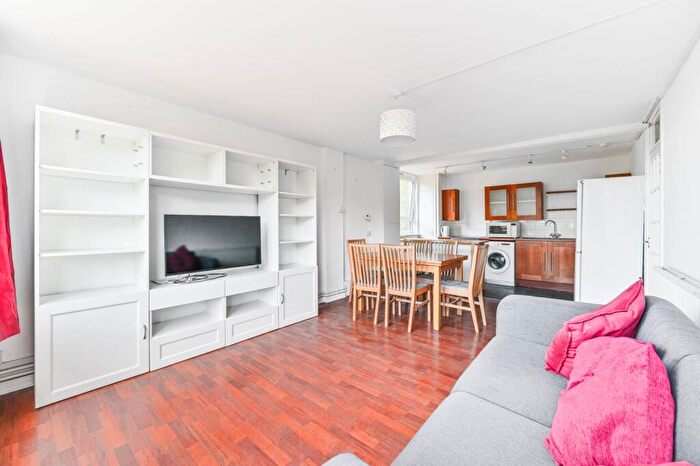 2 Bedroom Flat To Rent In College Road, Crystal Palace, London, SE19