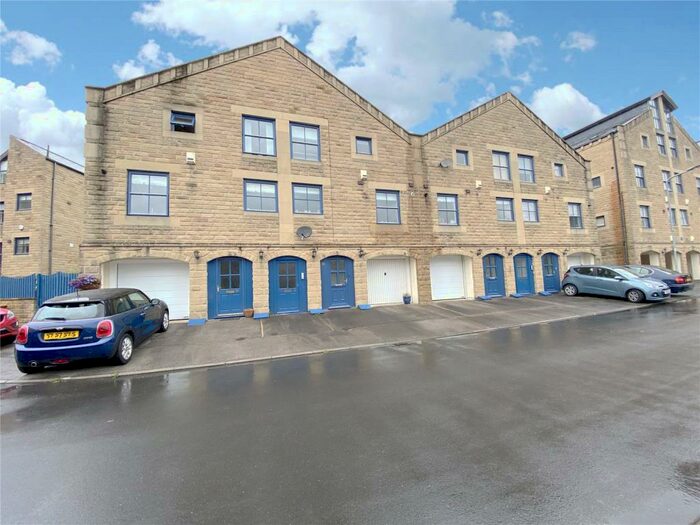 2 Bedroom Property To Rent In Bingley, West Yorkshire, BD16