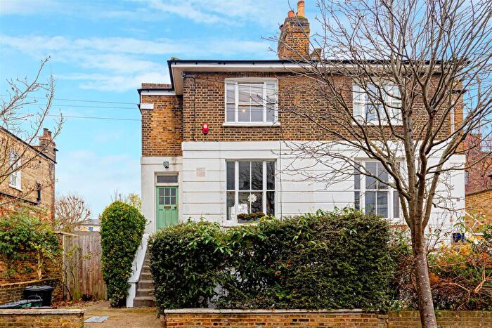 2 Bedroom Flat For Sale In Crane Grove, Islington, N7