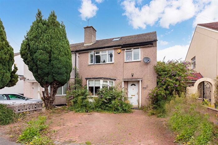 3 Bedroom Semi-Detached House For Sale In Mercian Way, Cippenham, Slough, SL1