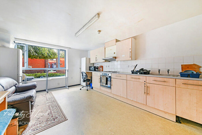 6 Bedroom Apartment For Sale In Dragoon Hall, London, SE18