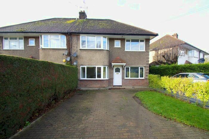 2 Bedroom Maisonette To Rent In Courtlands Drive, Watford, WD17