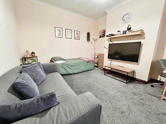 1 Bedroom Flat To Rent In Slade Lane, Manchester, Greater Manchester, M19