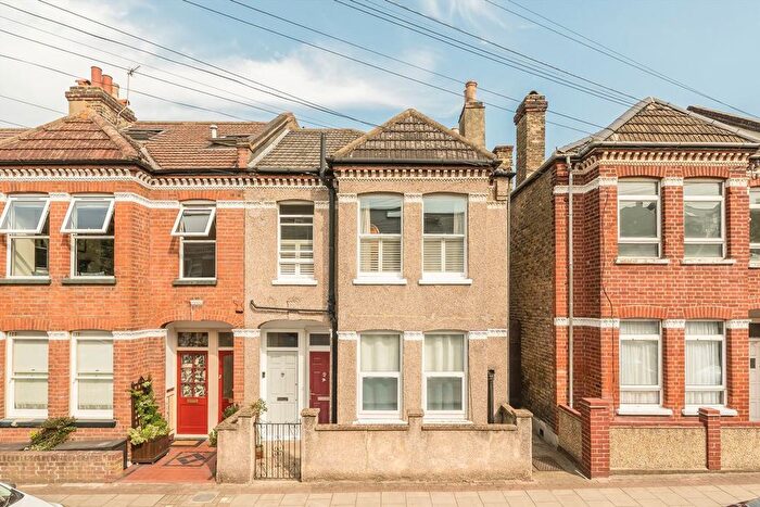 2 Bedroom Maisonette For Sale In Leverson Street, London, SW16