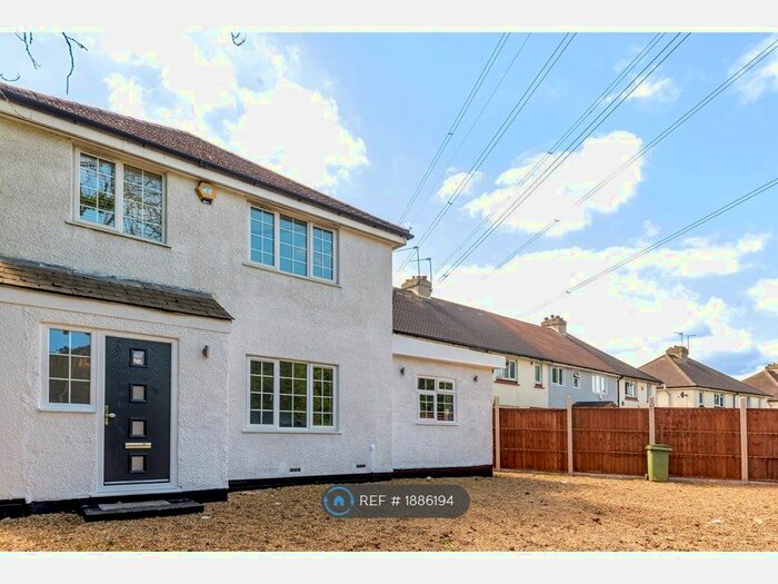 5 Bedroom Detached House To Rent In Floridita, Colnbrook, Slough, SL3